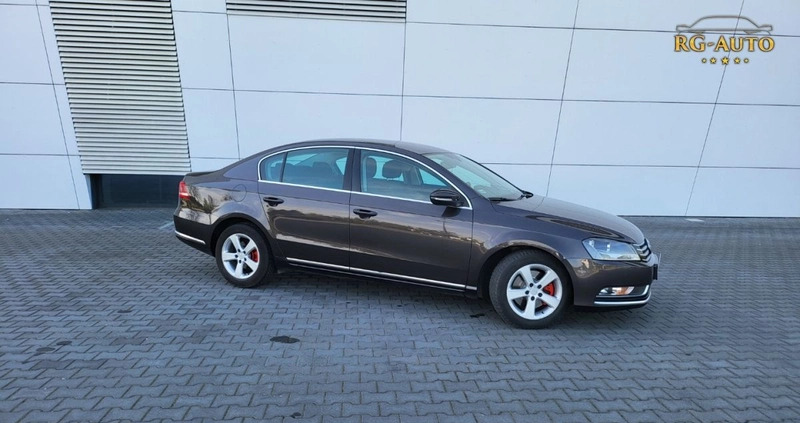 Volkswagen Passat cena 33900 przebieg: 240000, rok produkcji 2011 z Skawina małe 704